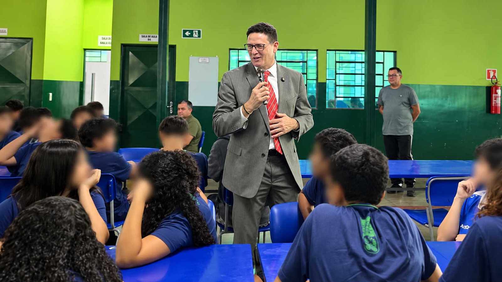 Magistratura Vai à Escola propõe dinâmica de reflexão sobre escolhas e futuro