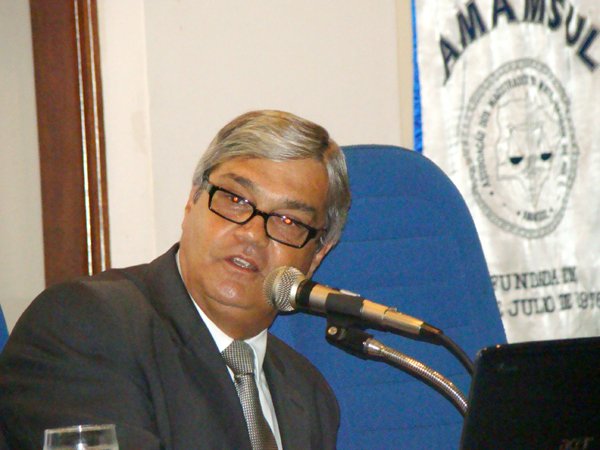 curso_de_aperfeioamento_9_20110507_1923410031